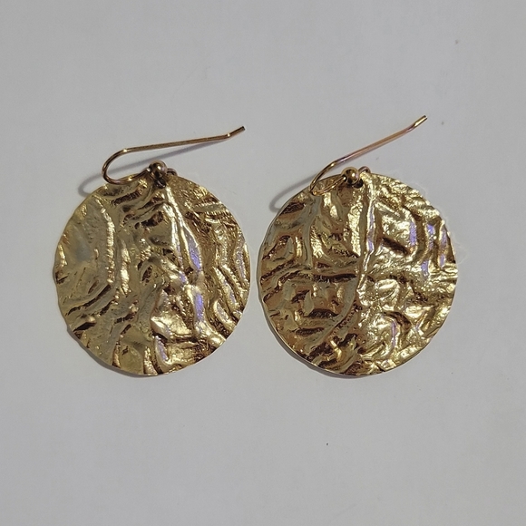 VINTAGE HANDMADE HAMMERED DISC DROP EARRINGS - 18K Gold Filled Discs - Picture 2 of 7
